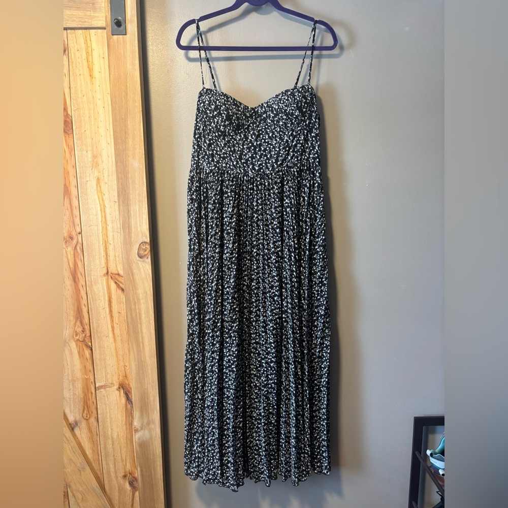 Achanti Pleated Maxi Dress-Black Floral